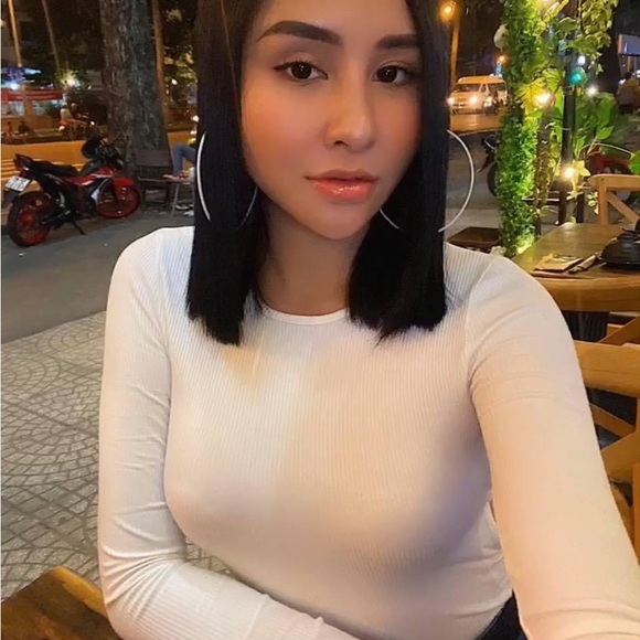 White Retro Hoop Earrings - Picture 6 of 7